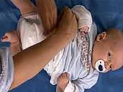 Prebaľovanie babätka - ako prebaliť  dieťa - výmena plienky u novorodenca
