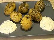 Pečené zemiaky - recept na pečené zemiaky s bylinkami a smotanou