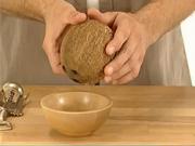 Ako rýchlo prederaviť kokosový orech