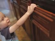 Ochranný zámok pre deti - ako nainštalovať  na zásuvku  ochranný zámok
