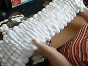 Bambulkový šál - ako si upliesť bambulkovy sal