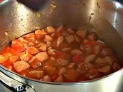 Špekačkový guláš - recept na špekačkový guláš  s paprikou