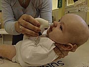 Odsávanie soplíkov u novorodencov - Ako odsávať hlieny bábätku