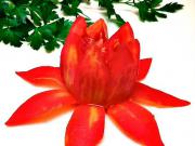 Ako nakrájať paradajku do tvaru lotosového kvetu