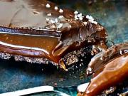 Čokoládovo-karamelová torta - recept na čokoládovú tortu s morskou soľou